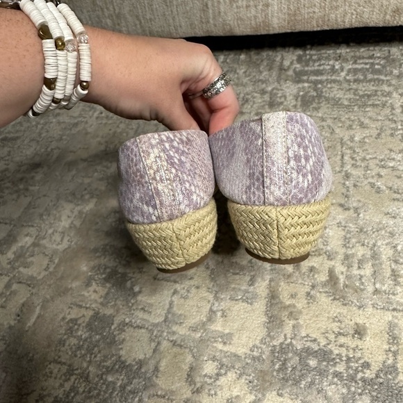 Gentle Souls by Kenneth Cole Women's Luci Ruffle A-line Peep Toe Wedge Sandals - Picture 10 of 11